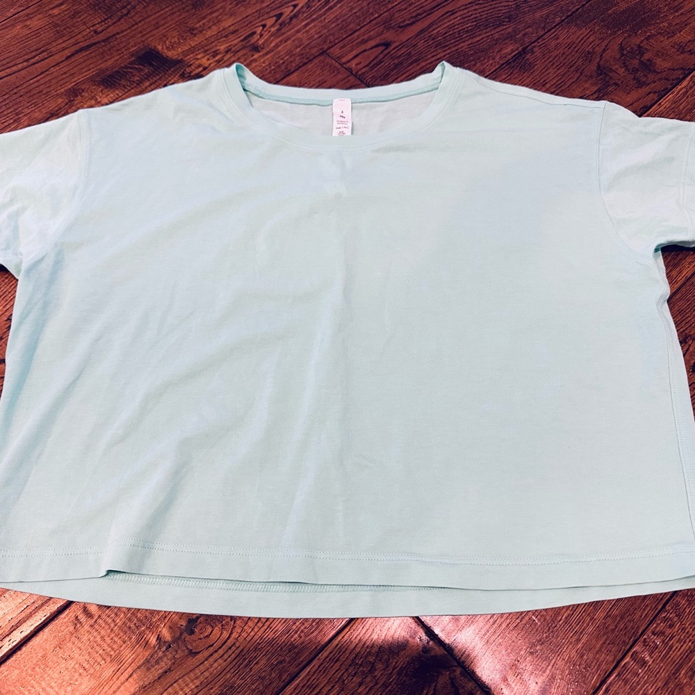 Lululemon Light green cropped T-Shirt
